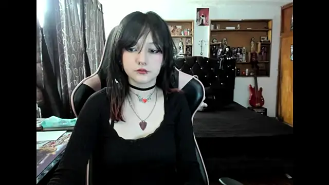 Snapshot of Maki_Zein_ chatting on December 2025 07:19:02 PM Maki Zein online show from December 2025 07:19:02 PM