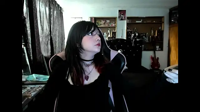 Snapshot of Maki_Zein_ chatting on December 2025 07:56:02 PM Maki Zein online show from December 2025 07:56:02 PM