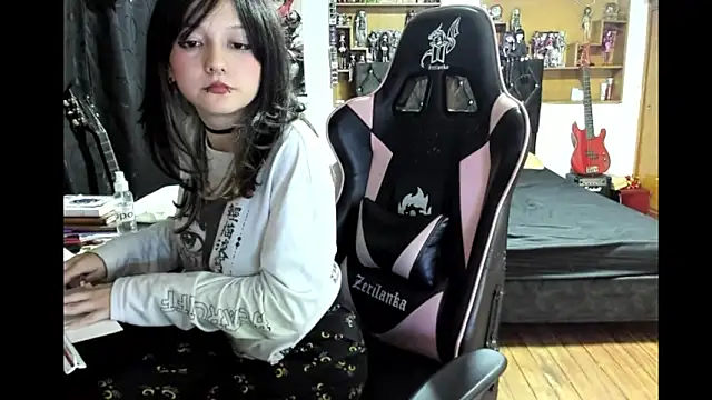 Maki Zein  online show from February 2026 08:32:01 AM