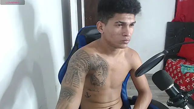 Angel LatinGuy online show from October 2025 09:48:01 PM