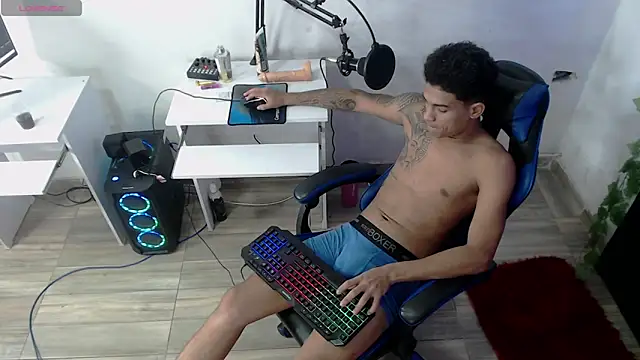 Angel LatinGuy online show from November 2025 12:53:01 AM