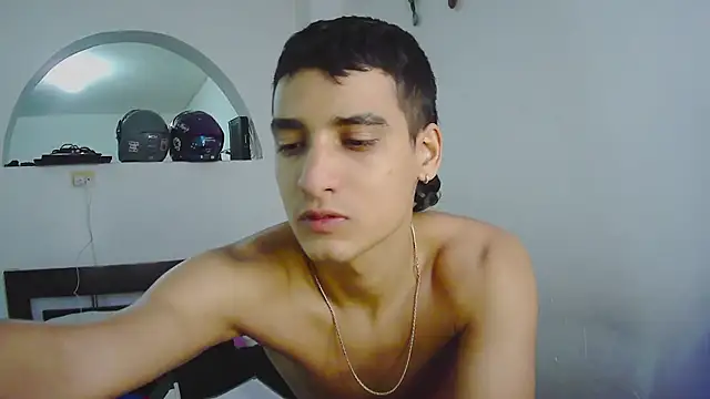 Snapshot of AnyRUSSO chatting on October 2025 08:29:02 AM AnyRUSSO online show from October 2025 08:29:02 AM