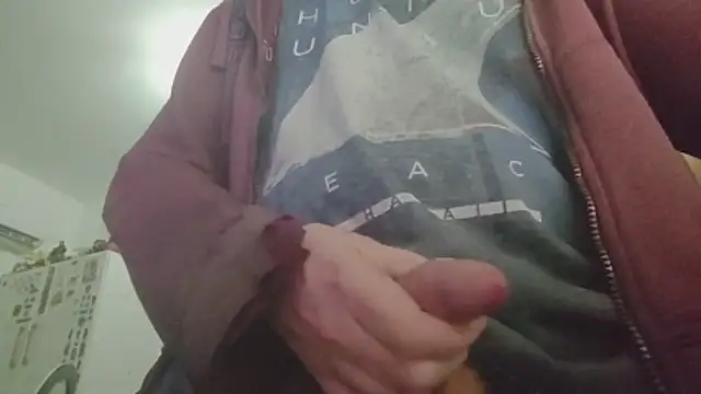 Snapshot of tykun chatting on December 2025 01:04:02 PM tykun online show from December 2025 01:04:02 PM