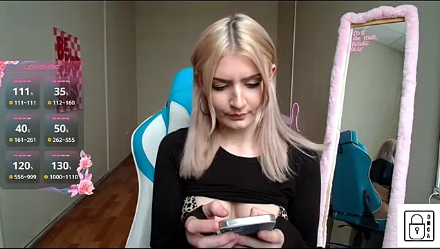 Snapshot of LizzyCumm chatting on February 2026 11:17:01 AM LizzyCumm online show from February 2026 11:17:01 AM