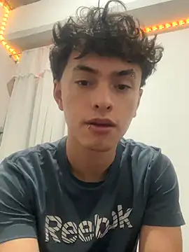 Snapshot of AlessiaLuxx chatting on November 2025 12:14:02 AM AlessiaLuxx online show from November 2025 12:14:02 AM