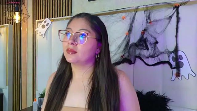 Snapshot of ZeleneJones chatting on October 2025 11:47:01 AM ZeleneJones online show from October 2025 11:47:01 AM