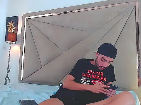 Owen valentin online show from October 2025 03:23:02 PM