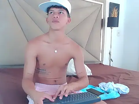 Owen valentin online show from October 2025 07:54:02 PM