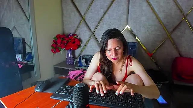 Kylie Bloom online show from April 2026 08:47:01 PM