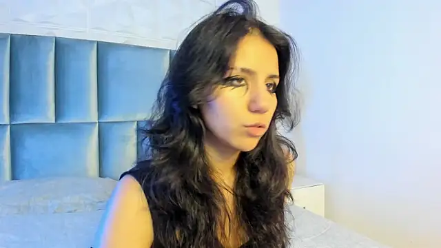 HollyPeach online show from May 2026 07:55:02 PM