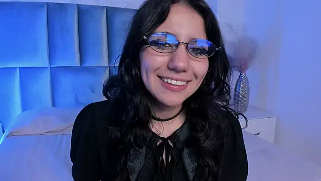HollyPeach online show from May 2026 01:56:01 AM