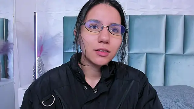 HollyPeach online show from June 2026 06:41:01 AM