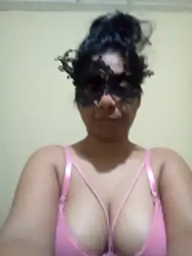 Snapshot of Expose_Queen chatting on December 2025 05:18:02 PM Expose Queen online show from December 2025 05:18:02 PM