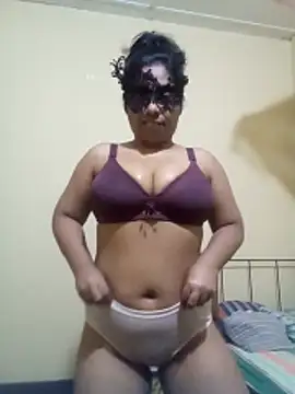 Snapshot of Expose_Queen chatting on December 2025 05:42:02 PM Expose Queen online show from December 2025 05:42:02 PM