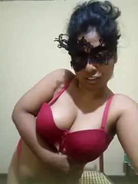 Snapshot of Expose_Queen chatting on December 2025 04:34:02 PM Expose Queen online show from December 2025 04:34:02 PM