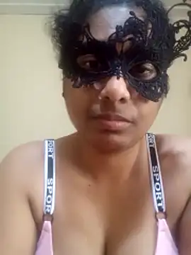 Expose Queen online show from March 2026 05:57:02 AM