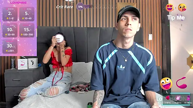 Snapshot of DerryAndIzzy chatting on October 2025 04:24:01 AM DerryAndIzzy online show from October 2025 04:24:01 AM