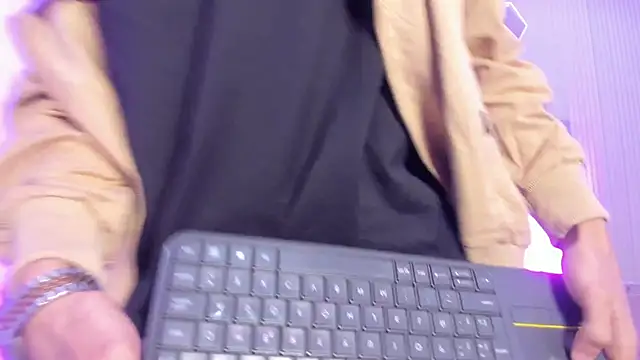 DerryAndIzzy online show from June 2026 04:46:02 AM