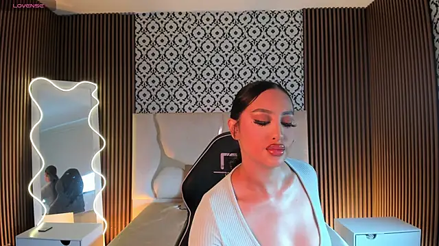 Snapshot of BEELLA_TAY1 chatting on April 2026 01:52:02 PM BEELLA TAY1 online show from April 2026 01:52:02 PM