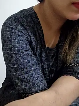 Tanha18 online show from November 2025 05:41:01 PM