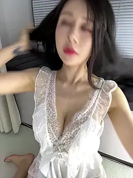 Snapshot of yiyi_3523 chatting on May 2026 12:02:01 PM yiyi 3523 online show from May 2026 12:02:01 PM