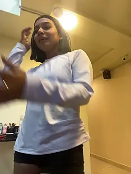 AlyssaRay online show from May 2026 04:37:01 PM