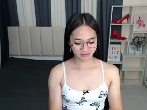 Snapshot of PetiteAsianMarian chatting on October 2025 09:59:02 PM PetiteAsianMarian online show from October 2025 09:59:02 PM