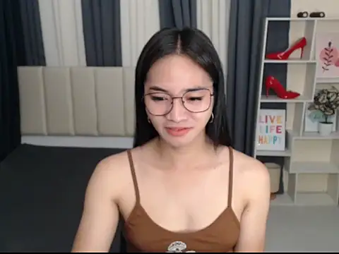 Snapshot of PetiteAsianMarian chatting on October 2025 06:04:01 PM PetiteAsianMarian online show from October 2025 06:04:01 PM