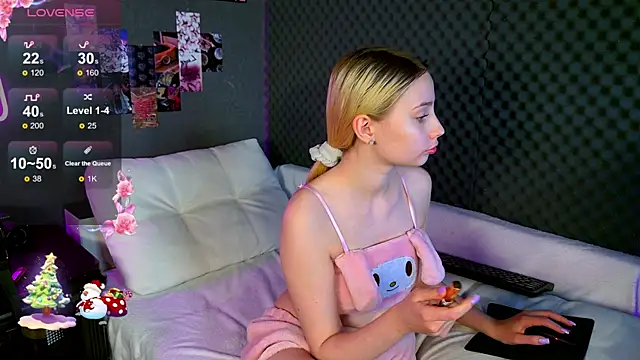 Snapshot of Fluffy_Cloude chatting on January 2026 02:28:02 AM Fluffy Cloude online show from January 2026 02:28:02 AM