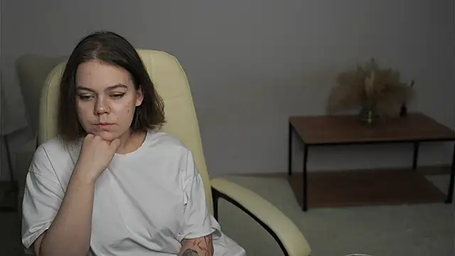 NaidaPalos online show from October 2025 09:42:02 AM