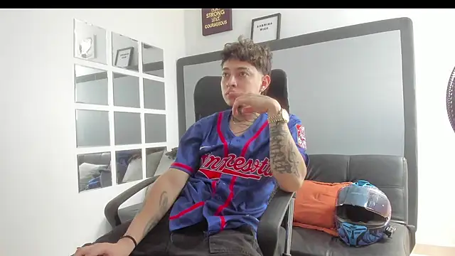 Snapshot of Sky_Wild chatting on November 2025 08:32:01 PM Sky Wild online show from November 2025 08:32:01 PM