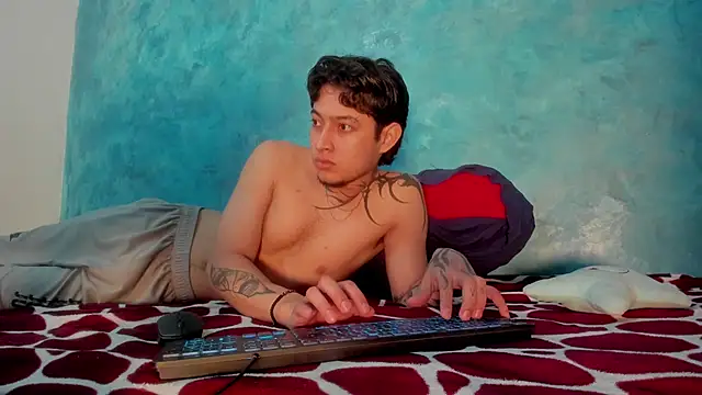 Snapshot of Sky_Wild chatting on December 2025 02:38:01 AM Sky Wild online show from December 2025 02:38:01 AM