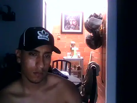 Andresreyes2000 online show from August 2026 07:49:01 PM
