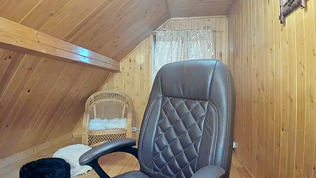 EvelynVox online show from November 2025 05:40:02 AM