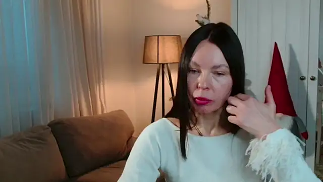 LittleNicolee online show from December 2025 01:40:01 PM