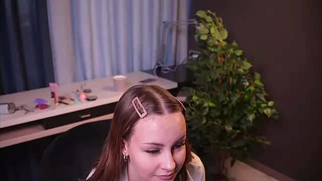 Snapshot of KrisWaller chatting on October 2025 10:48:01 AM KrisWaller online show from October 2025 10:48:01 AM