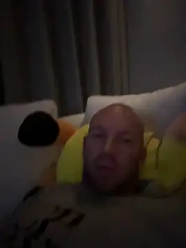 Missleil online show from October 2025 08:20:01 PM