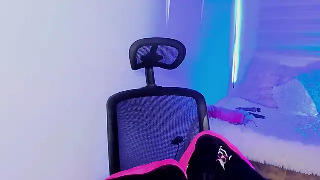 Emily Lindey online show from January 2026 03:34:02 AM