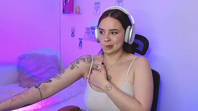 Emily Lindey online show from February 2026 06:55:02 AM