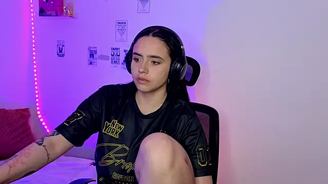 Emily Lindey online show from April 2026 04:21:01 AM