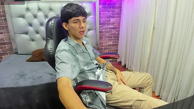 AmethystShadow17 online show from October 2025 03:34:04 PM