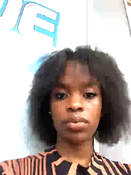 Snapshot of TinyThick chatting on November 2025 01:18:02 PM TinyThick online show from November 2025 01:18:02 PM