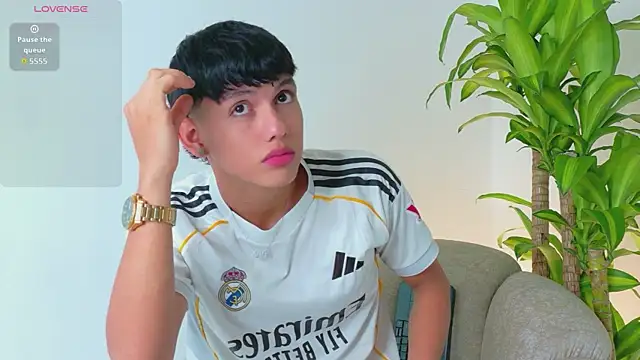 Axel Cody  online show from May 2026 01:18:02 PM