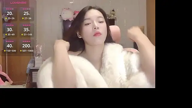 Snapshot of Mimi-777 chatting on October 2025 01:56:02 PM Mimi-777 online show from October 2025 01:56:02 PM