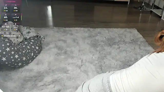 Snapshot of HeatherNextDoor chatting on October 2025 03:09:02 AM HeatherNextDoor online show from October 2025 03:09:02 AM