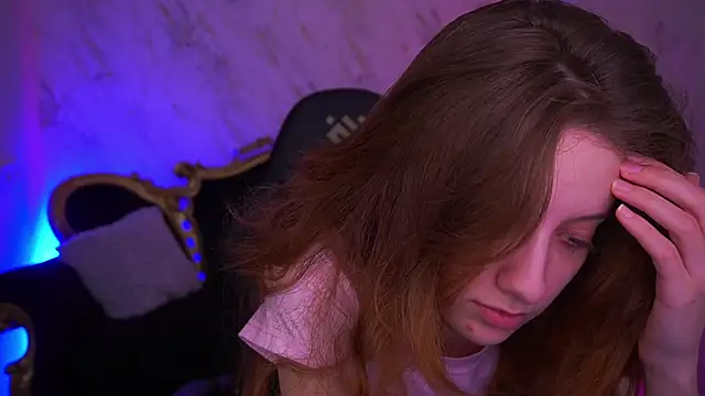 CuteeFoxy online show from March 2026 01:44:01 PM