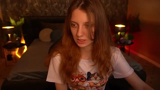 Snapshot of CuteeFoxy chatting on June 2026 01:31:01 PM CuteeFoxy online show from June 2026 01:31:01 PM