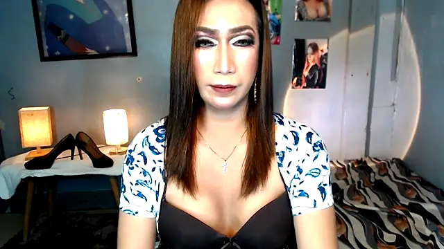 Snapshot of littleredbunny27 chatting on April 2026 05:46:01 PM littleredbunny27 online show from April 2026 05:46:01 PM