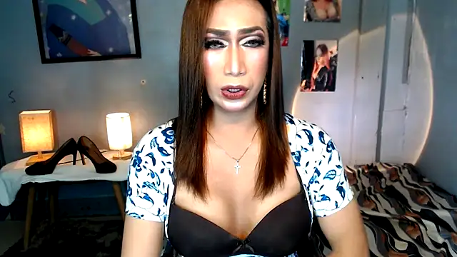 Snapshot of littleredbunny27 chatting on May 2026 08:10:02 PM littleredbunny27 online show from May 2026 08:10:02 PM