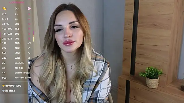 Snapshot of LustLagoon chatting on November 2025 06:12:01 AM LustLagoon online show from November 2025 06:12:01 AM